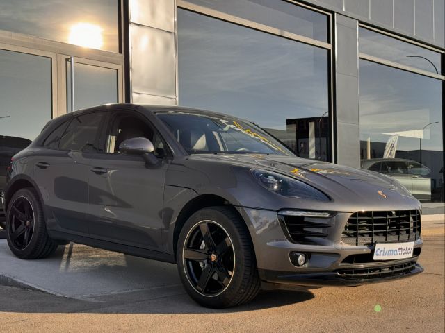 | Porsche Macan S Diesel 258 cv

• 10.2015
• 116.000 km

Cambio Aut. | Calef. en asientos | Tap. en cuero Paq. Sport Chrono | Susp. neum. PASM |  Asist. de áng. muerto | Asist. de cambio de carril |Control de vel. adap. ACC | Paq. negro | Llantas 20” | Levas | Portón tras. aut. | Lunas oscurecidas Faros Led | Sensores de aparc. | Cámara 360 | Home link | Navegación PCM | Bluetooh | Paq.
retrovisores | Enganche eléctrico | Escapes deportivos | …

✅ Neumaticos Pirelli Pzero ¡ Nuevos !
✅ Se entrega con Mantenimiento incluido 

📱 685.85.30.38
📩 Contáctanos
w w w . c r i s m a m o t o r . c o m